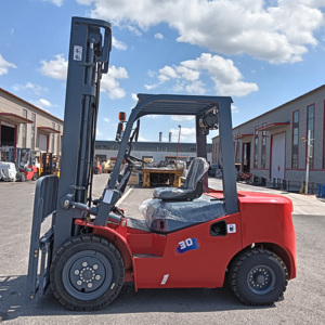Chariot élévateur diesel à mât triplex 3 tonnes pour entrepôt logistique, port et <span class=keywords><strong>quai</strong></span>, avec moteur IC, certifié CE - Product Image 1