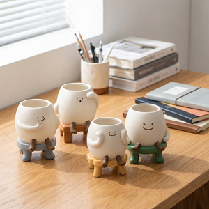 ROOGO Ensemble <span class=keywords><strong>de</strong></span> pots à succulentes en résine avec personnages <span class=keywords><strong>de</strong></span> dessins animés mignons, mini pots à fleurs Kawaii Smiley Face pour la décoration <span class=keywords><strong>de</strong></span> la maison, du jardin et du bureau, cadeau - Product Image 1