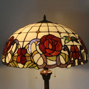 Lámpara de Pie Tiffany LongHuiJing de 20 Pulgadas con Pantalla de Vidrio con Diseño de Rosas - Product Image 3
