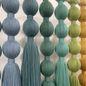 Decorazione da Parete Boho in Macramè con Bolle Multicolore in Lana per Compleanni e Anniversari - Product Image 4
