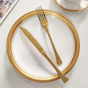 Ensemble d'assiettes en céramique de luxe blanc royal avec bord doré Assiettes en <span class=keywords><strong>porcelaine</strong></span> plaquée or véritable 18 carats Assiettes rondes en <span class=keywords><strong>porcelaine</strong></span> à bord doré - Product Image 1