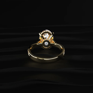 Superbe bague de fiançailles Halo cachée avec des bijoux fins de haute qualité, parfaite pour les propositions et les romantiques spéciaux - Product Image 4