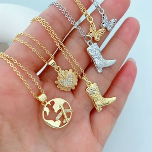 Collier Pendentif Planète Saturne Céleste en Zircon Cubique Plaqué Or 18K, Bijou Élégant pour Femme, Idée Cadeau d'Anniversaire - Product Image 4