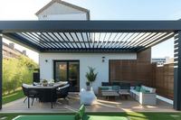 Pergola bioclimatique moderne en aluminium à lames orientables 3x3 3x4 4x4 6x4 m, fabrication OEM