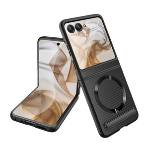 La nouvelle coque de téléphone pliable à chargement magnétique de Huanmin, avec une texture à motif litchi, est conçue pour le Motorola Razr 50. - Product Image 5