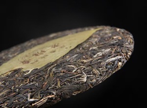 Thé Pu-erh Ripe <span class=keywords><strong>Lao</strong></span> Ban Zhang en Galet 357g, Fermenté Qi <span class=keywords><strong>Zi</strong></span>, Comprimé, Qualité Supérieure, Vente en Gros, Faible MOQ & OEM, Direct Usine - Product Image 3