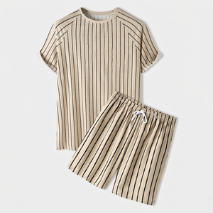 Ensemble de survêtement léopard d'été pour homme, t-shirt à manches courtes col rond et short à cordon de serrage, tenue décontractée légère deux pièces avec logo frontal - Product Image 1