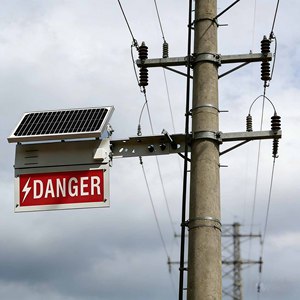 Alarme de détection de mouvement de niveau 80 dB/4 m avec sirène pour les piétons en approche de lignes électriques à haute tension - Product Image 1