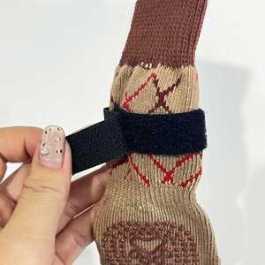 Protège-pattes de chien design antidérapants et imperméables, chaussettes respirantes pour animaux de compagnie pour l'intérieur et l'extérieur, chaussettes chaudes d'hiver pour chiots avec sangle - Product Image 6