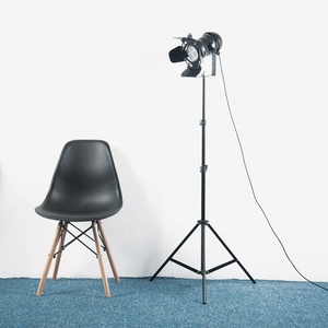 Lámpara de Pie LED Industrial con Trípode Negro, Estilo Moderno y Creativo, para Fotografía, Video y Estudio, Marca Redhead Iron - Product Image 2