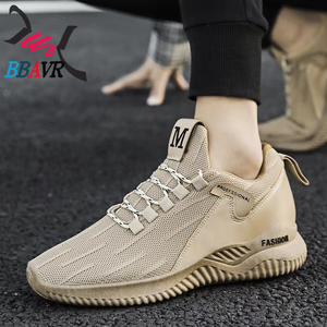 รองเท้าวิ่งโลโก้แบบกำหนดเอง รองเท้ากีฬาถักทอแบบ Fly Woven สีดำ รองเท้าลำลองผู้ชาย - Product Image 2