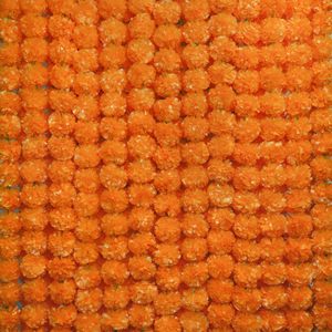 Guirnalda de Flores de Caléndula Hecha a Mano en México e India para el Día de Muertos, Halloween y Decoraciones de Boda - Product Image 1