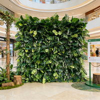 Panneau mural végétal moderne en tissu avec fleurs de soie et feuilles artificielles vertes pour la décoration de scène de mariage et de photomaton