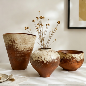 Ensemble de vases <span class=keywords><strong>en</strong></span> céramique terracotta marron tacheté bicolore, bord irrégulier, style Wabi Sabi, décoration de table - Product Image 1