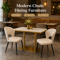 Ensemble de salle à manger de luxe en pierre frittée pour hôtel et restaurant - Base en métal doré, chaises ergonomiques, qualité commerciale