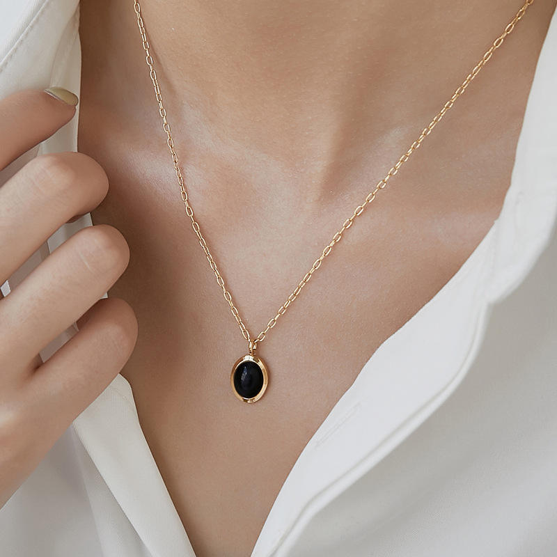 หินตาแมวดำ