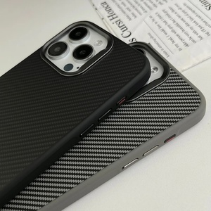 Nuevo Modelo para iPhone 16 Pro, Anillo Metálico para Lente con Textura de Fibra de Carbono, Material TPU+PC, Protección Contra Caídas - Product Image 6