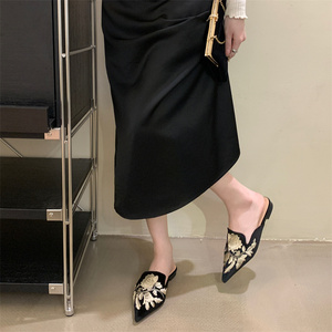 Hot Selling Satin Sandals Embroidered <b>Pointed</b> <b>Toe</b> Soft Breathable Elegant Mules on <b>Flats</b> - Product Image 4
