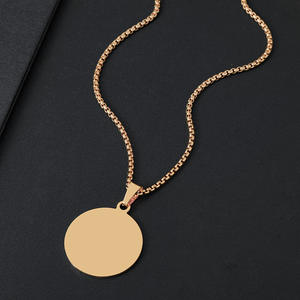 Collana Rotonda in Acciaio Inossidabile <span class=keywords><strong>con</strong></span> Logo Inciso al Laser e Stampa a Colori Materiale <span class=keywords><strong>Ciondolo</strong></span> Grezzo <span class=keywords><strong>con</strong></span> <span class=keywords><strong>Incisione</strong></span> Nome - Product Image 3