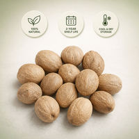 Noix de muscade entière séchée Myristica Fragrans, ingrédient alimentaire naturel pour la pâtisserie, la cuisine et l'assaisonnement