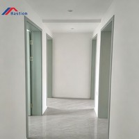 Porte intérieure en bois massif mat OEM, finition personnalisée, remise en gros pour les développeurs immobiliers, achats en gros