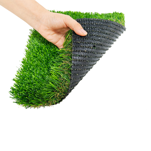 <span class=keywords><strong>Gazon</strong></span> artificiel <span class=keywords><strong>en</strong></span> plastique à poils longs et ondulés pour espaces extérieurs luxuriants et zones pour animaux <span class=keywords><strong>de</strong></span> compagnie – Fil PE+PP durable, résistant aux UV, drainage supérieur - Product Image 6