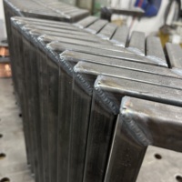 Pied de table en tube carré soudé robuste, support métallique industriel, sans bavure, précision ±0,8 mm