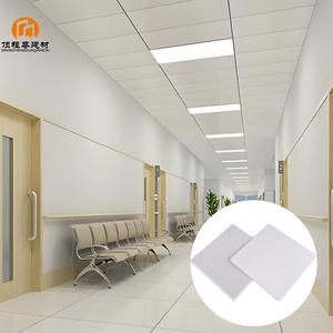 Décoration de laboratoire pour hôpital Panneau de carreaux de plafond en métal Panneau de plafond suspendu en aluminium carré 600*600 600*1200 - Product Image 1