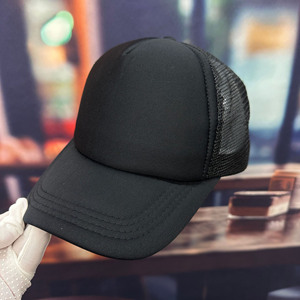 Gorra Trucker Unisex de 5 Paneles al por Mayor, Personalizable con Impresión Profesional y Logotipo Bordado, Gorra Deportiva con Frente de Espuma y Malla - Product Image 4