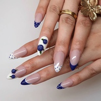 Ongles à presser en acrylique, bleu Klein, blanc crème, motif 3D imitant des myrtilles, pois et feuilles vertes, forme amande, certifiés CE