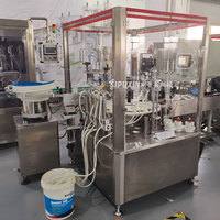Machine de remplissage et de sertissage automatique de parfum à 4 buses, équipement de mise en bouteille d'huile essentielle avec système d'étanchéité en feuille d'aluminium