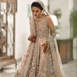 Lehenga เจ้าสาวแบบดั้งเดิมกับ kurta 3D หนัก zozi, ลูกปัดและหินทำงานสำหรับงานแต่งงาน - Product Image 3