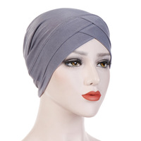 Moda Hijab y tela elástica a juego turbante cruzado frente sombrero indio bufandas de cabeza de cristal y gorras musulmanas para mujeres