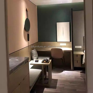 Ensemble de chambre à coucher économique pour hôtel : lit en bois, tables de chevet, tête de lit, bureau, chaise, armoire, console TV pour mobilier d'hôtel 3 étoiles - Product Image 2