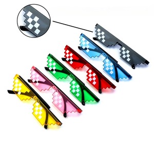 Gafas <span class=keywords><strong>de</strong></span> sol Thug Life My World para niños, diseño <span class=keywords><strong>de</strong></span> mosaico <span class=keywords><strong>de</strong></span> píxeles UV400, talla única para niños, gafas parasol con marco cuadrado elegante - Product Image 4