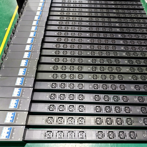 DoyonTek PDU แบบติดตั้งบนแร็ค 3 เฟส 415V 80A ความหนาแน่นสูง พร้อมระบบวัดค่าอัจฉริยะ, 12 ช่องเสียบ C19 & C39, สำหรับศูนย์ประมวลผล AI GPU - Product Image 1