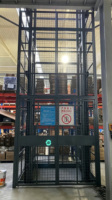 Accélérez le flux intra-entrepôt : Plateforme élévatrice hydraulique verticale à rail de guidage pour le levage de marchandises – Améliorez l'efficacité globale de l'entrepôt