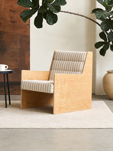 Poltrona Noah a Righe in Legno Massello Tonalità <span class=keywords><strong>Crema</strong></span>, Stile Vintage, per Soggiorno e Guesthouse, con Schiuma ad Alta Densità - Product Image 1