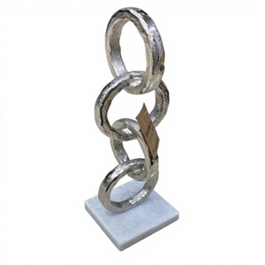 Escultura Moderna de Eslabones de Cadena Plateada, Estatua de Metal con Bucles Martillados Verticales, Objeto de Arte Abstracto sobre Base de Mármol, Decoración de Lujo para el Hogar - Product Image 1