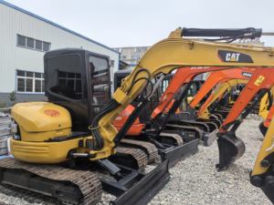 Excavatrice sur chenilles d'occasion CAT304C, 4 tonnes, mini, prix bas, bonnes performances de travail, certifiée CE - Product Image 4