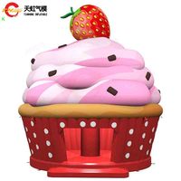 Château gonflable géant commercial en forme de cupcake à la fraise