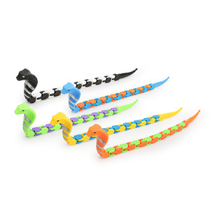 Novità Antistress: Catena Trasformabile in Plastica con Animali (Scorpione, Ragno, Serpente) per Bambini - Product Image 4