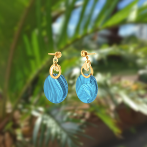 Boucles d'oreilles pendantes tendance pour femmes, résine bleue, plaqué or, acier inoxydable 316L, design durable - Product Image 3