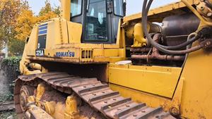 Bulldozer sur chenilles Komatsu D375A de 70 tonnes, peinture d'origine, bon état de fonctionnement, peu d'heures de service, composants de boîte de vitesses essentiels. - Product Image 6