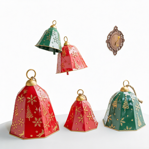 Campanas Navideñas Metálicas en Relieve, Hexagonales, Rojas y Verdes, con Copos de Nieve, Árbol y Renos, Decoración Colgante con Cuerda de Yute - Product Image 1