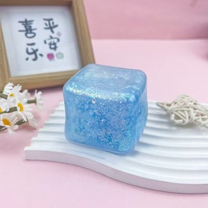 Jouet anti-stress à presser en forme de cube de glace en maltose, personnalisé en usine, avec musique intégrée, à rebond lent, bloc à pétrir, vente en gros - Product Image 1