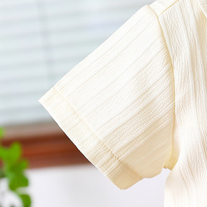Bộ đồ bé trai thời trang chất liệu vải polyester nhẹ, có họa tiết nhăn, gồm áo ngắn tay và quần đùi 3 món, phong cách thường ngày - Product Image 5
