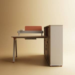 Poste <span class=keywords><strong>de</strong></span> travail modulaire pour personnel <span class=keywords><strong>de</strong></span> <span class=keywords><strong>bureau</strong></span>, <span class=keywords><strong>bureau</strong></span> avec cloison en bois et armoire <span class=keywords><strong>de</strong></span> rangement - Product Image 3