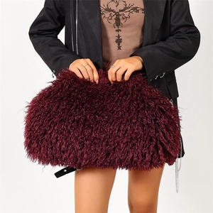 <span class=keywords><strong>Sac</strong></span> fourre-tout Zeyu tendance en fausse fourrure bouclée <span class=keywords><strong>rouge</strong></span> <span class=keywords><strong>bordeaux</strong></span> pour femme, grand <span class=keywords><strong>sac</strong></span> à main en peluche avec poignée supérieure pour le streetwear, <span class=keywords><strong>sac</strong></span> à main en fausse fourrure écologique - Product Image 4