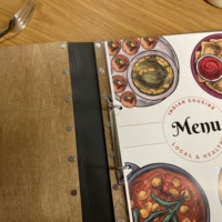 Porte-menu en bois personnalisé, design élégant, durable, logo gravé sur mesure, restaurant, bar, café, menu simple en bois